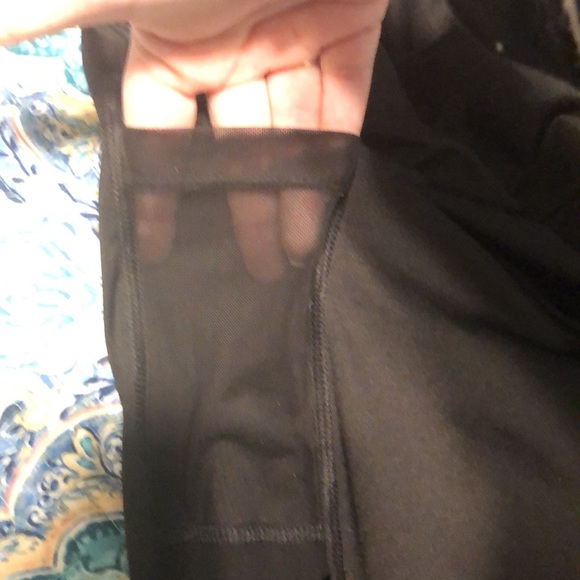 SOLD ✔️❌ Avia Capri Leggings - Picture 3 of 4